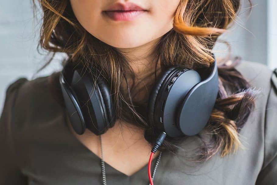 Headphones Hurt My Ears – How To Fix It?